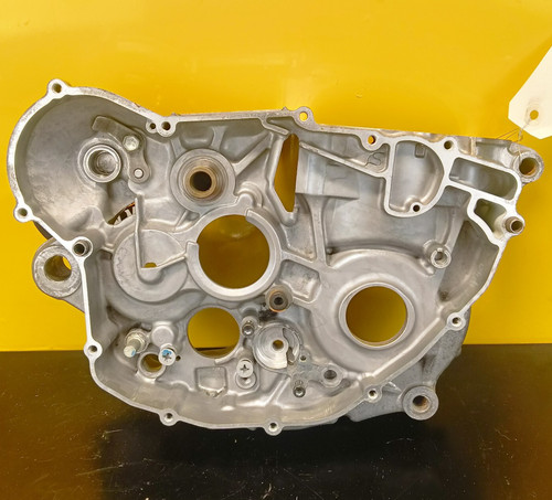 Carter moteur droit - carter, suzuki