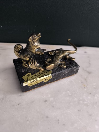Ancienne statue sur socle - sur,