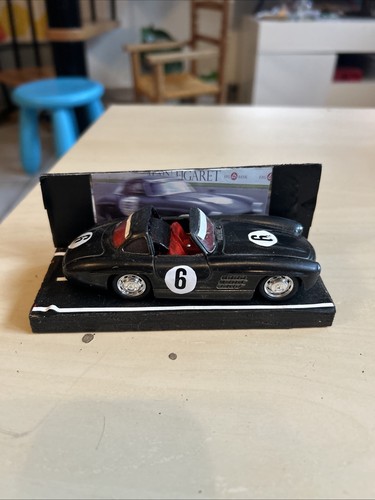 Voiture course noire 6 - course, n°6