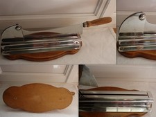 COUPE PAIN INOX LAME CRANTEE  SUR SUPPORT BOIS