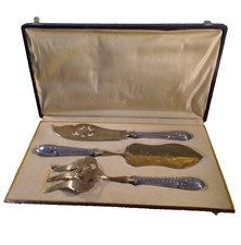 SERVICE A PATISSERIE 3 PIECES EN ARGENT FOURRE ET METAL DORE STYLE LOUIS XVI