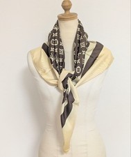 Grande écharpe en soie beige