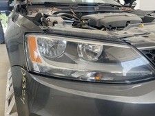 Used Right Headlight Assembly fits: 2014 Volkswagen Jetta gli Sdn halogen Right