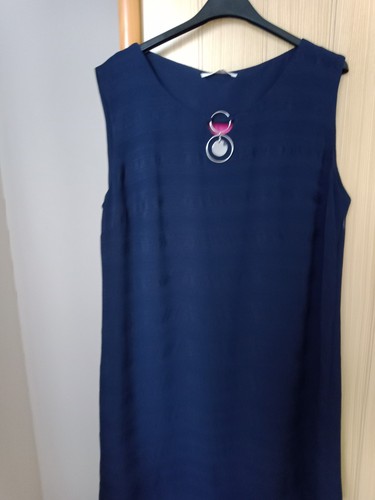 Robe neuve avec étiquette