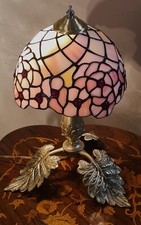 lampe bronze ancien pied feuille et pate de verre vitrail , style tiffany art
