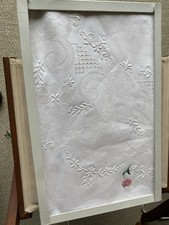 Nappe ronde brodée main