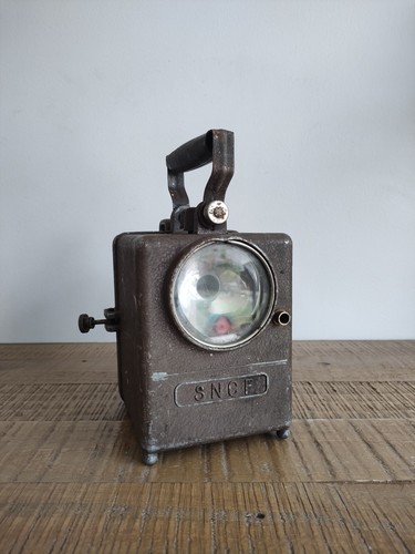 Ancienne lanterne f de - n, c