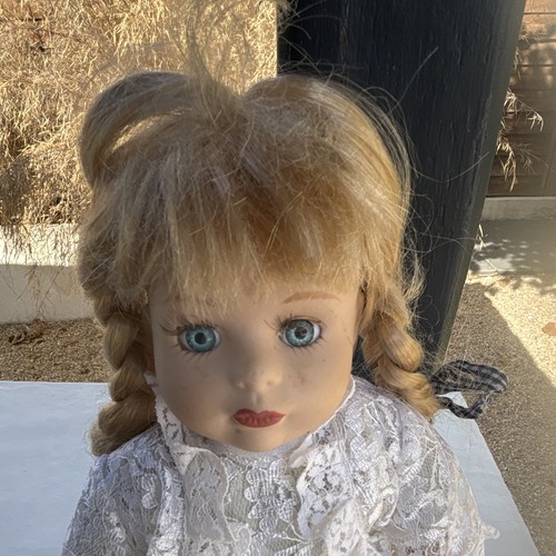 Poupée porcelaine fille