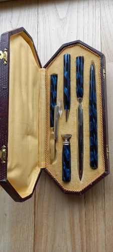 Ancien necessaire bureau - de,