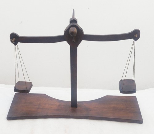 Ancienne balance minimaliste - ancienne,