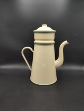 Ancienne cafetière en tôle