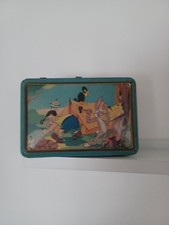 boîte métallique ancienne