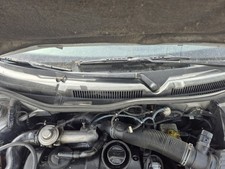 Cache Baie De Parebrise Golf 4