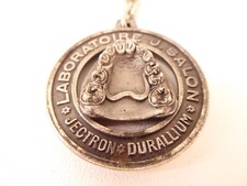 RARE Keychain / Key Ring - LABORATORY SALON - DENTURES - TEETH - NICE FUNNY