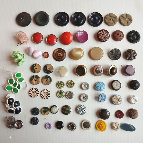 Lot plus 100 boutons - plus,