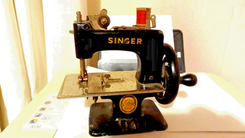 Poupee ancienne machine - machine, a