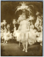 Paris, au Moulin Rouge