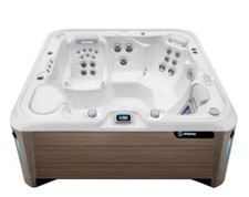  Indulge in Luxury with the HotSpring Envoy 5-Person Saltwater Spa!