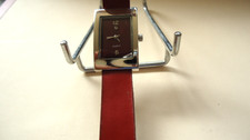 montre de dame cadran  rouge