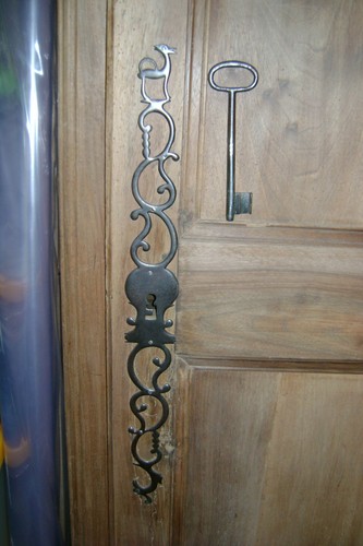 Ancienne porte bonnetiere - ancienne,