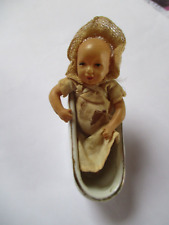 Petite poupée 7 cm celluloïd dans baignoire porcelaine anciens (début XXè)