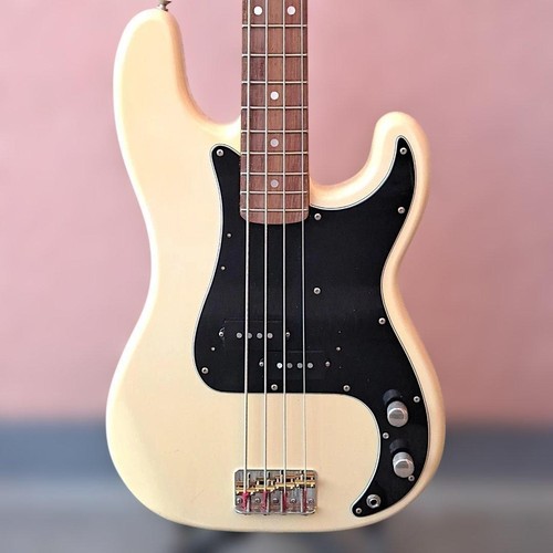 Guitare basse électrique