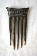 peigne bois noir sculpté