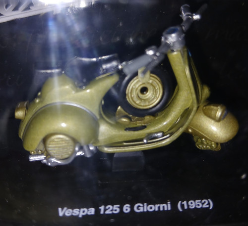 Moto scooter miniature mob old