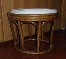 VINTAGE ANCIEN TABOURET SIEGE POUF REPOSE-PIED en ROTIN avec son COUSSIN
