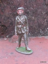 QUIRALU THE FORTRESS INFANTRY / OFFICER FIGURE WITHOUT SWORD IN PARADE