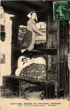 Old postcard customs - Breton morals and costumes - a double floor bed (482503)
