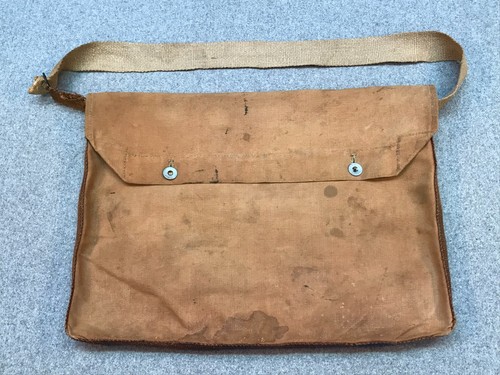 Musette cachou modèle 1892