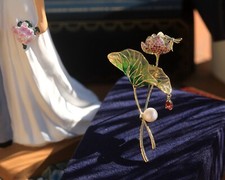 Broche Art Nouveau Fleur Lotus Feuille Vert CZ Rouge Perle Culture Plaqué XZ19