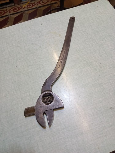Outil ancien clé molette - outil,