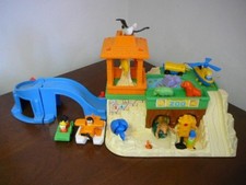 Vintage Fisher Price Little People Zoo #916 Play Set 1984 27pcs