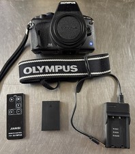 Olympus EVOLT E-420 Body only 10.0MP Digital SLR Battery & Charger Works good