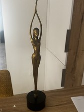 Statue femme stylisée vintage