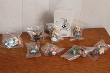 LOT DE 8 FIGURINES