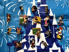 LOT 16 MINNIE MOUSE PIN