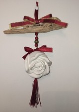 Suspension bois flotté rose