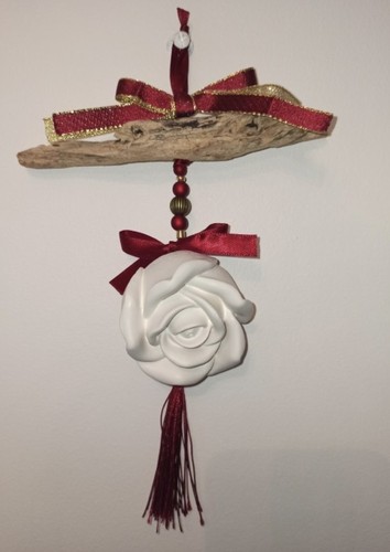 Suspension bois flotté rose