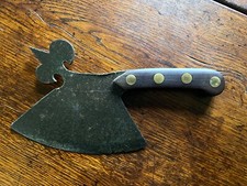 couperet-hachoir ancien, motif