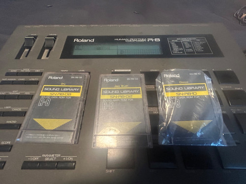Roland drum machine - r8,