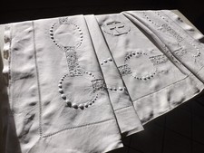 drap brodé, 2.25 m X 3.30 m, en fil de lin, mono RP, ancien