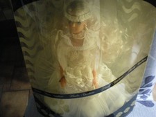 une poupée manequin belle