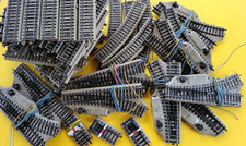 Lot de rails et aiguillages MARKLIN échelle HO