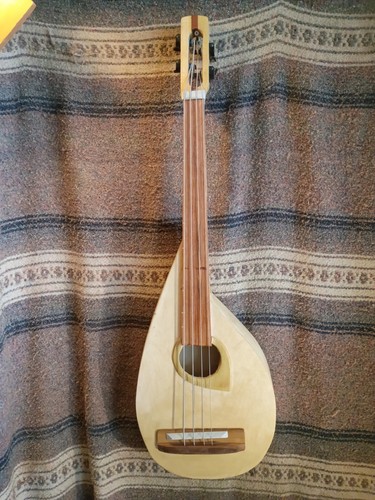 Right hand fretless pocket - right-hand,