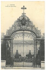 Troyes - Grilles de l'hôtel