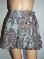 Jupe courte boule fluide