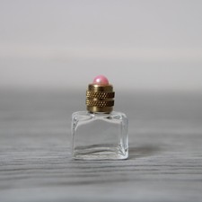 3 cm high, small glass bottle, empty miniature clear glass